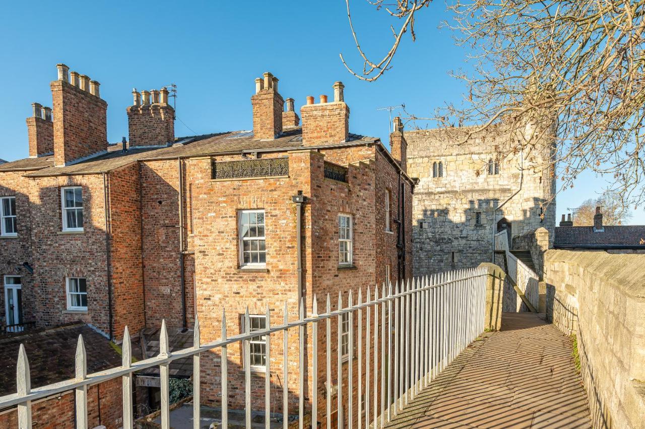 Roman Walls View York Bagian luar foto